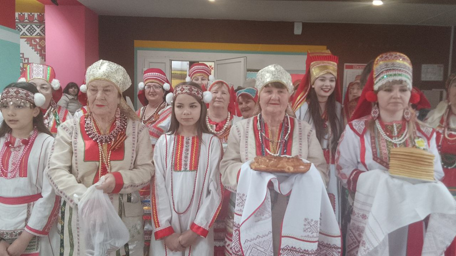 30 апреля в Мордовском культурном центре с. Оркино Петровского муниципального района состоялось выездное заседание Президиума Исполкома Межрегиональной общественной организации мордовского народа под председательством Мишанина. Ю. А. ( Республика Мордовия