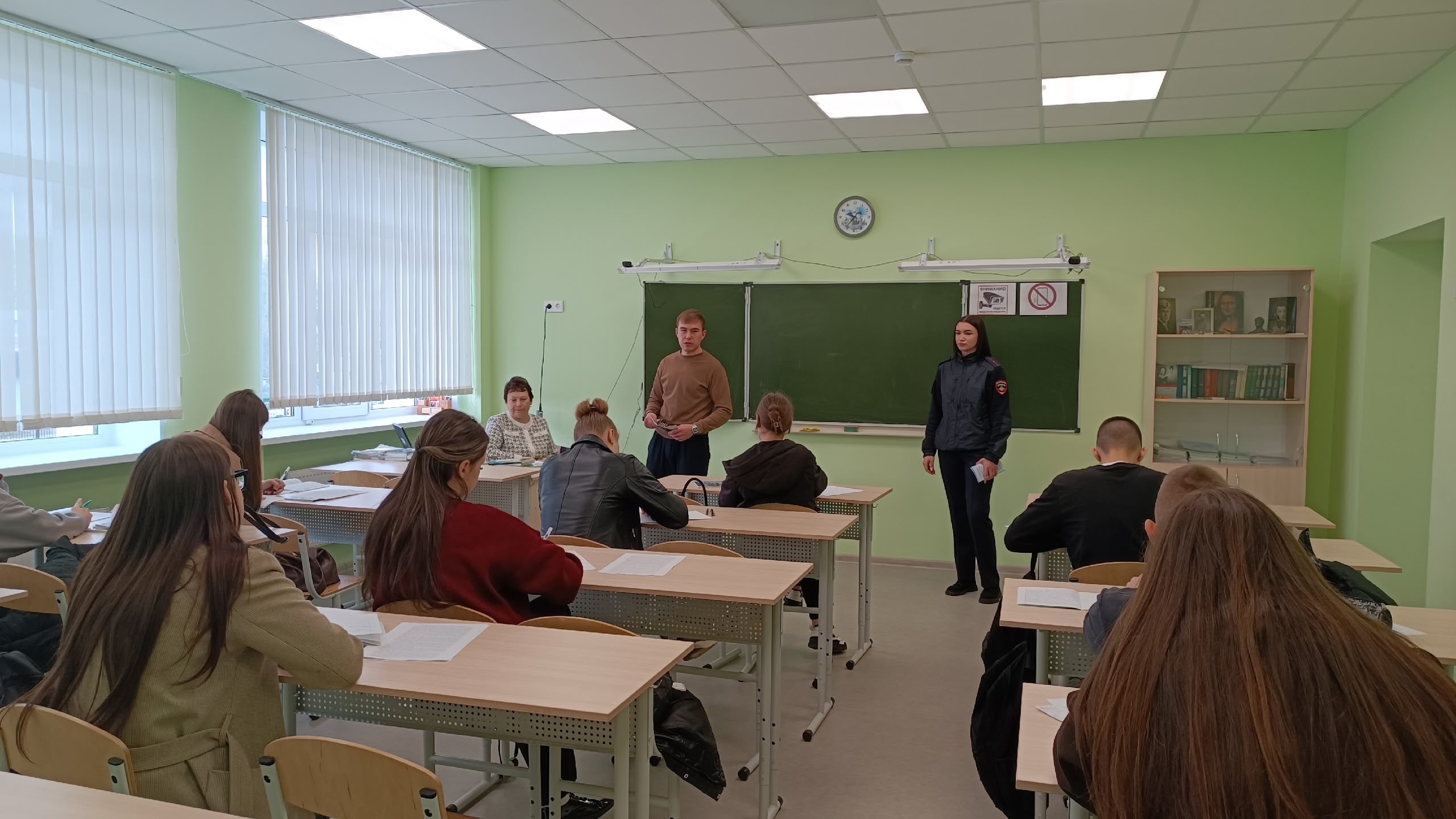 «Сообщи, где торгуют смертью»: сотрудники полиции провели профилактическую беседу со школьниками