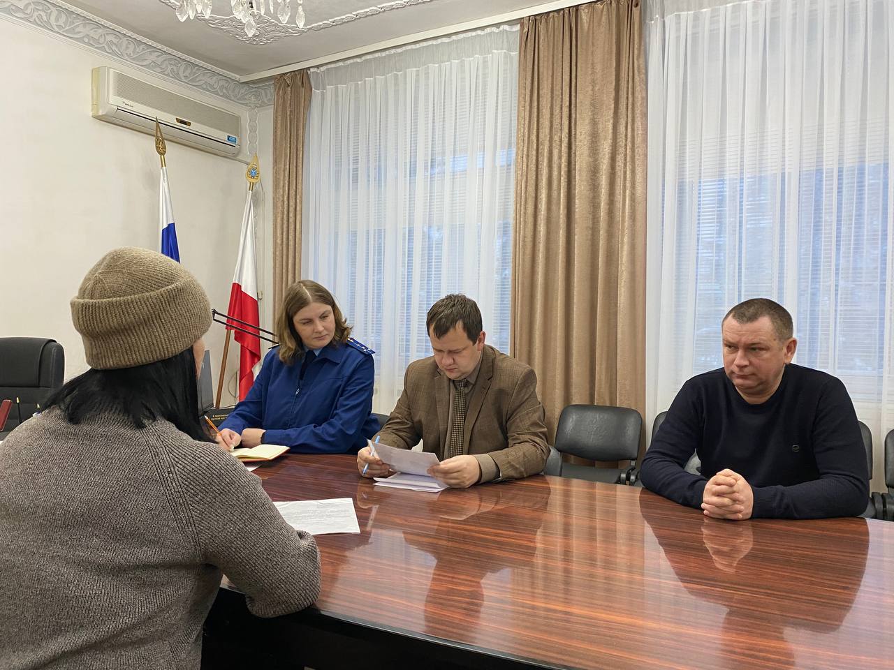 Глава Базарно-Карабулакского района Артём Курочкин провёл личный приём участников специальной военной операции и членов их семей