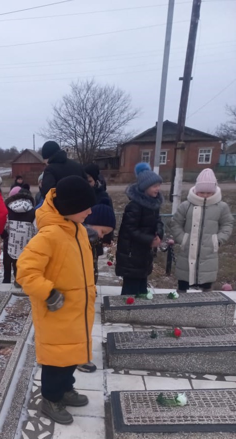«Возложение цветов» Акция
