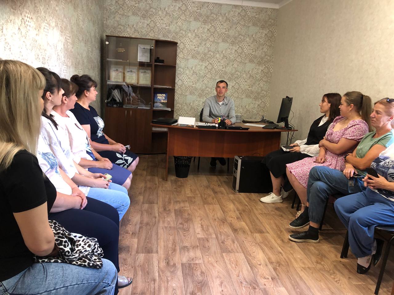 Глава администрации Яковлевского муниципального образования Р.Г. Тугушев провел заседание постоянно действующего совещания