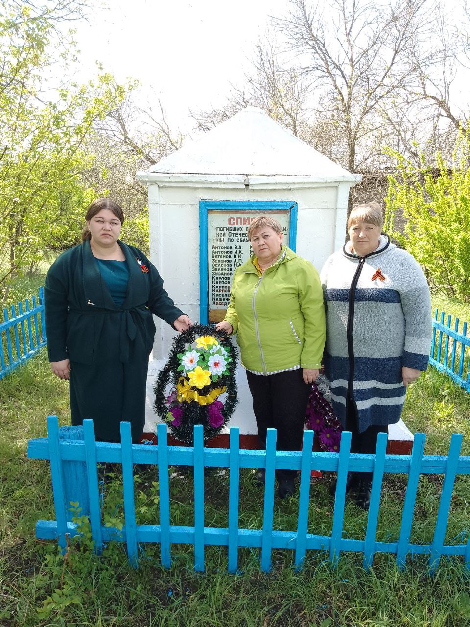 В честь юбилея Победы во всех населённых пунктах района прошли церемонии возложения цветов и корзин к мемориалам павшим воинам