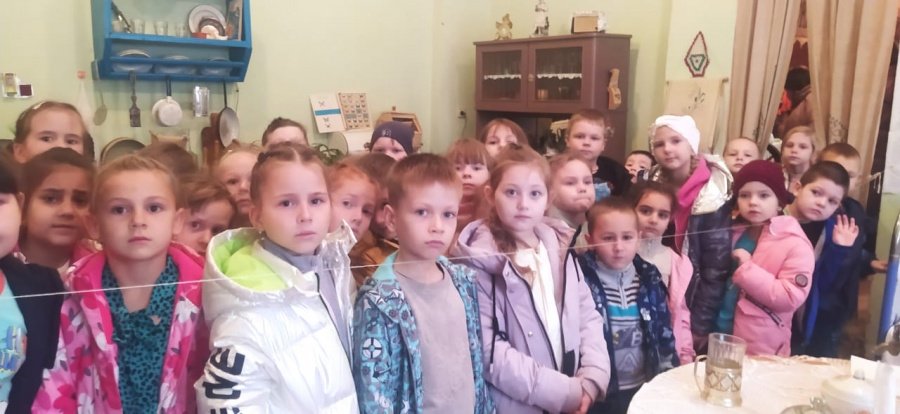 "ПЕРВОЕ ЗНАКОМСТВО С ИСТОРИЕЙ".