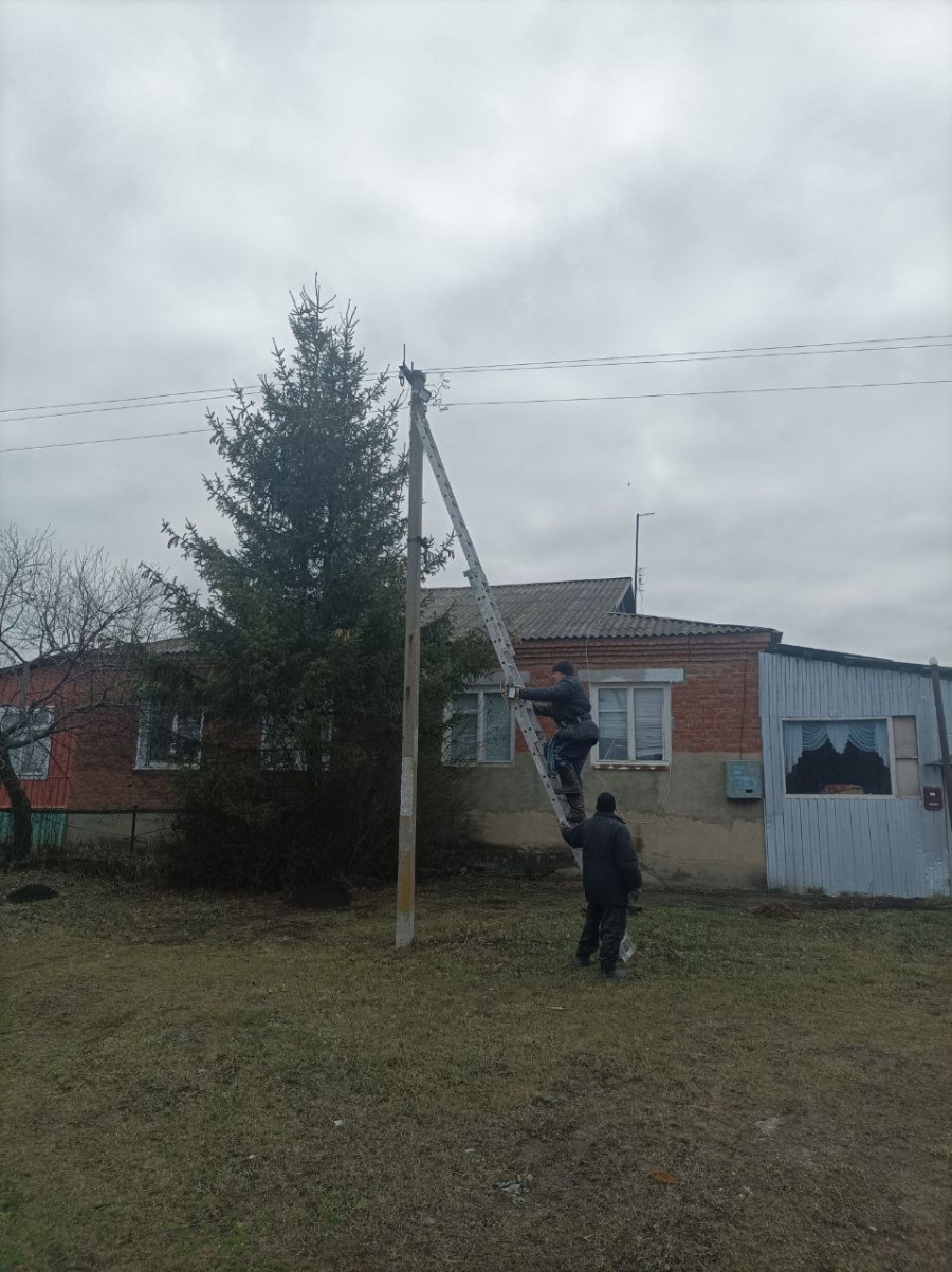 По поручению врип главы администрации Старожуковского муниципального образования Светланы Осиповой на территории МО заменили уличные фонари.