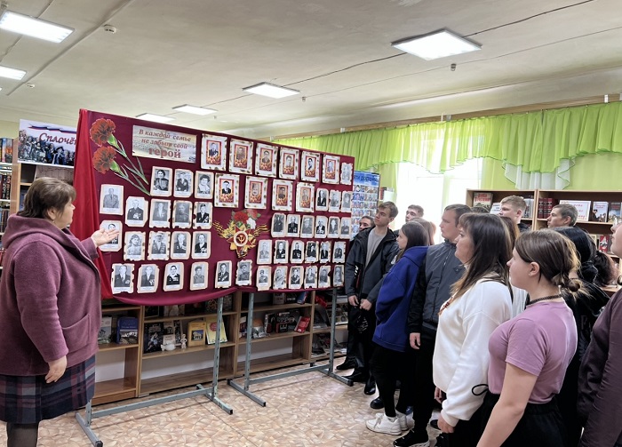 «Герои Великой Отечественной: страницы памяти»                                                            «Писатели, с которыми мы победили»                                                                                         Выставочные экспозиции