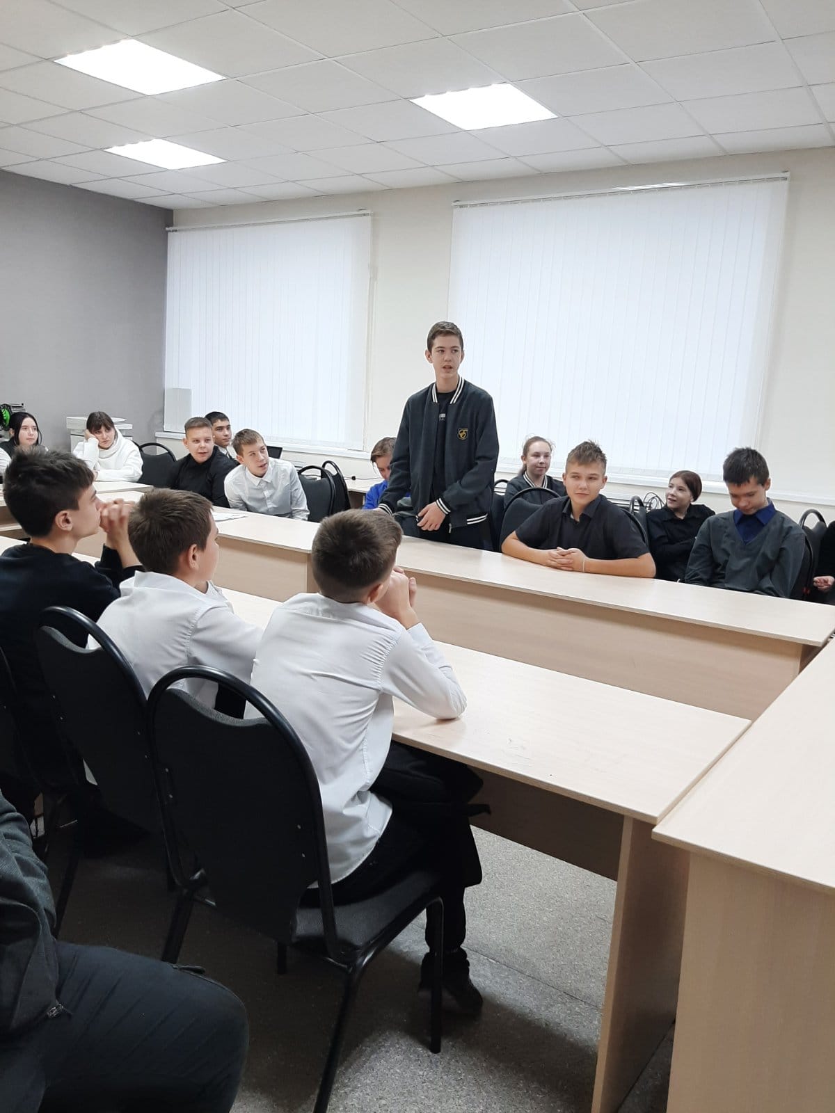 В Старой Жуковке участковый провел встречу со школьниками в рамках акции «Чистое поколение»