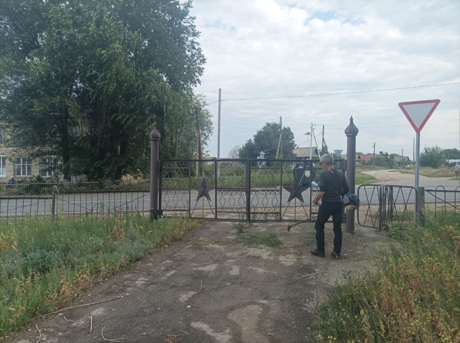 Администрация Старожуковского МО продолжает благоустройство территории