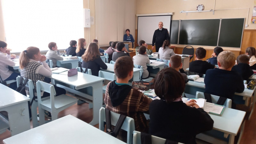 В рамках акции "Единый день профилактики"  была проведена встреча учащихся с инспектором ПДН МО МВД России «Базарно-Карабулакский» 