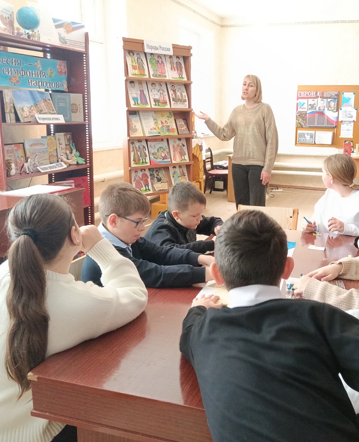 "Россия -симфония народов"                                                                                       Выставочная экспозиция