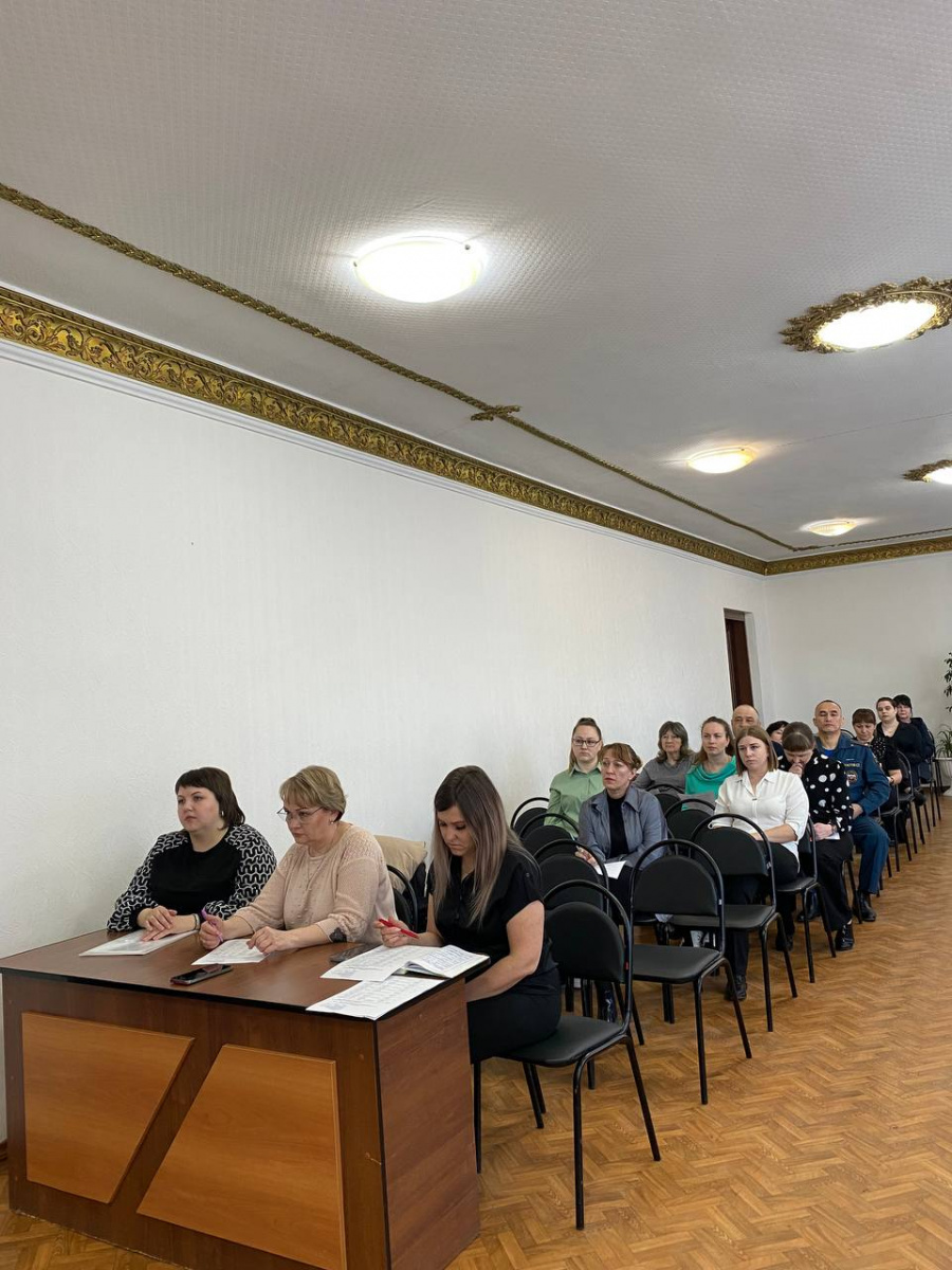 В администрации района прошло заседание комиссии по делам несовершеннолетних и защите их прав Базарно-Карабулакского муниципального района