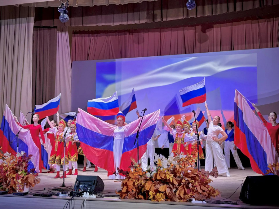 В районном Доме культуры Базарного Карабулака прошёл концерт, посвящённый Дню посёлка