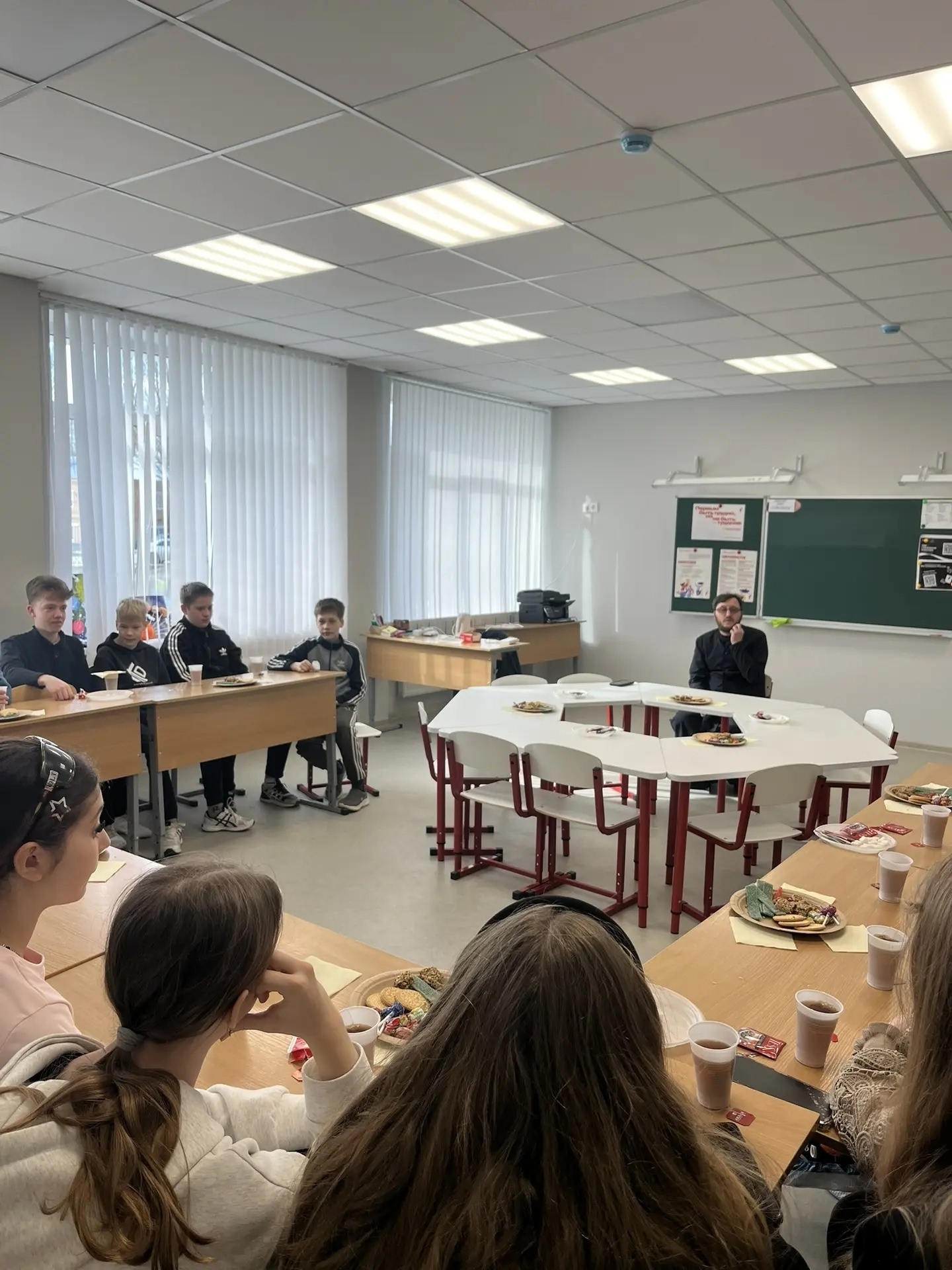 Представитель Общественного совета провел для школьников «Классную встречу»