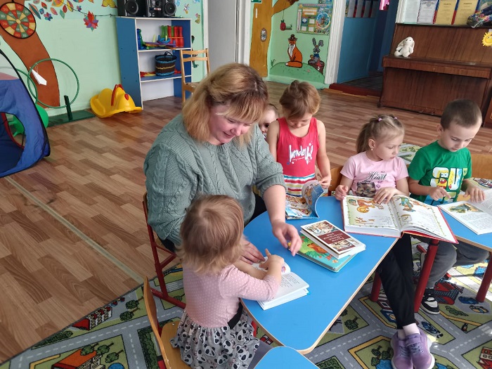 «Путешествие в мир книг»                                                                                      Беседа