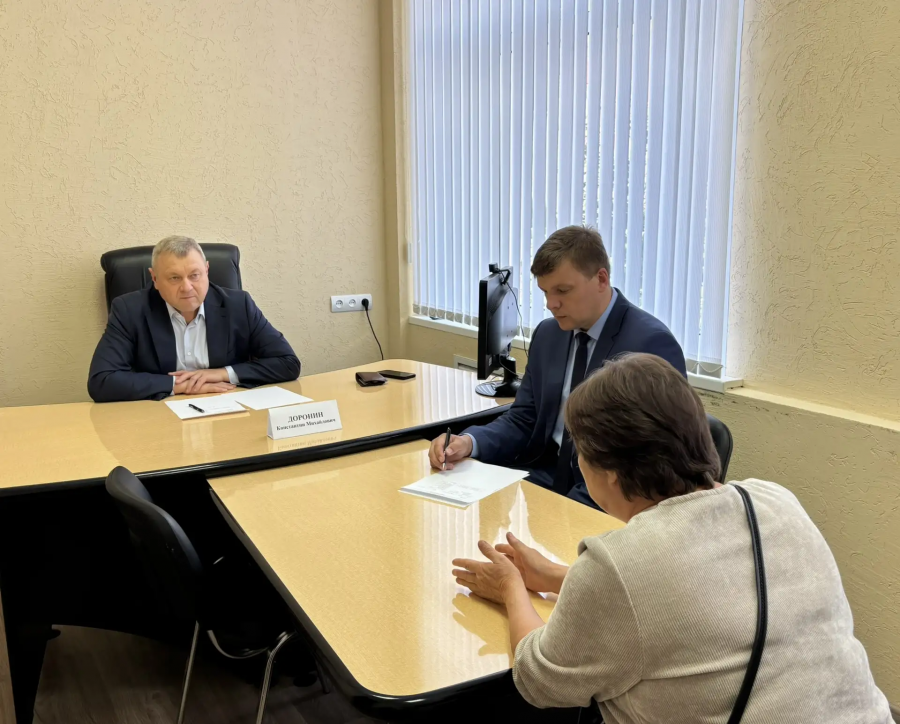 Глава района Андрей Кушнарёв принял участие в приёме граждан, который провёл министр природных ресурсов и экологии Саратовской области Константин Доронин