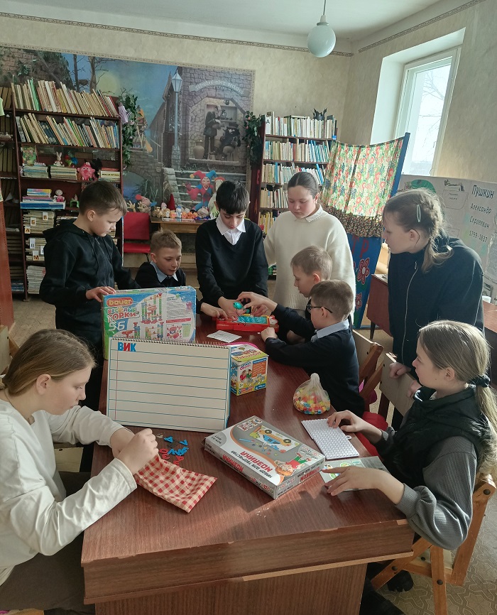 "Игротека в библиотеке"                                                                                               Час досуга