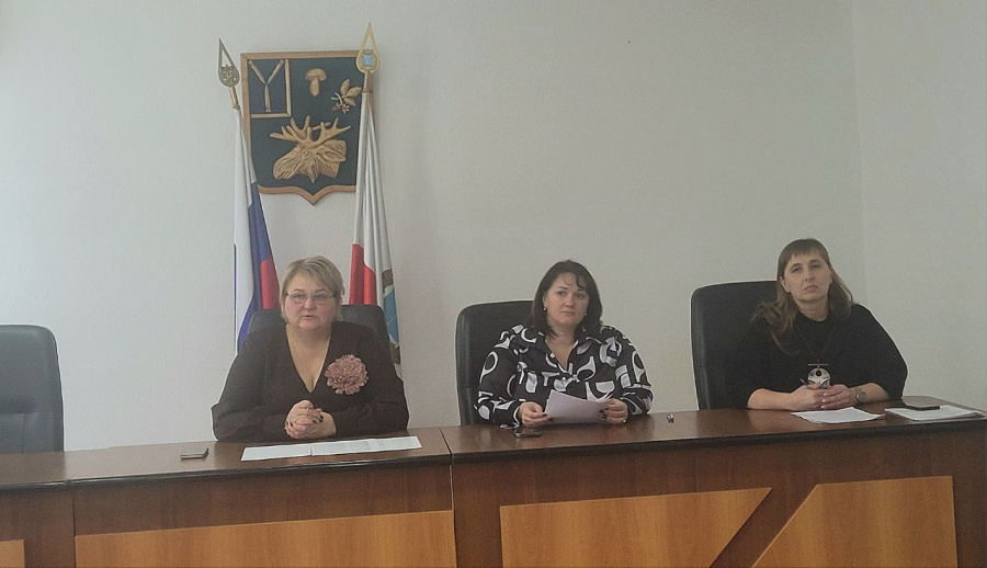 Глава района Наталья Трошина  приняла участие в совещании с руководителями образовательных учреждений