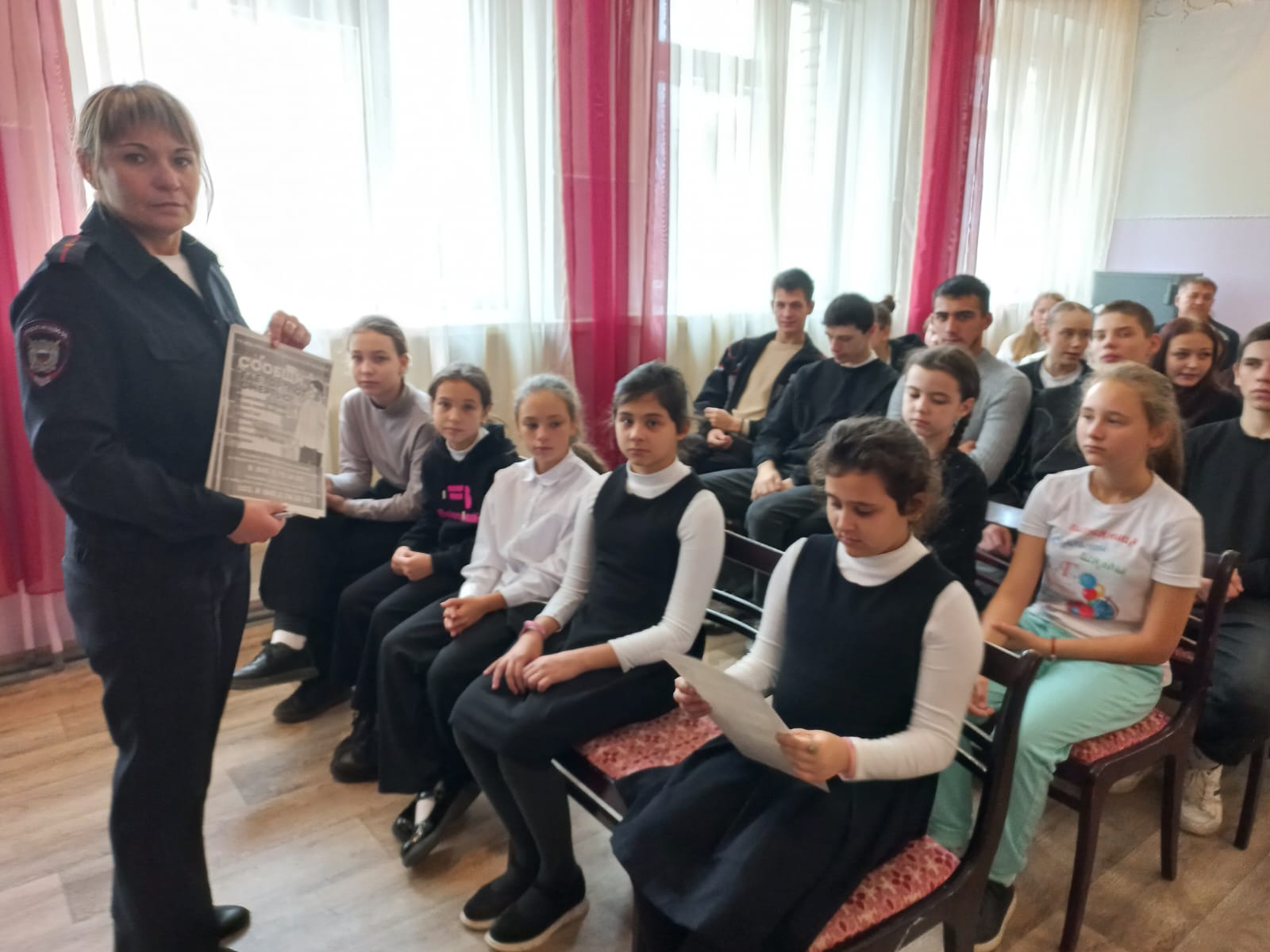 В Базарно-Карабулакском районе  полицейские провели антинаркотическую беседу со школьниками