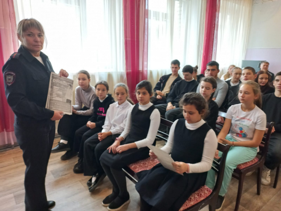 В Базарно-Карабулакском районе  полицейские провели антинаркотическую беседу со школьниками