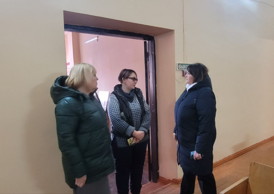 Первый заместитель главы администрации района Ю.В. Евдокимова  посетила Дом культуры в селе Тепляковка