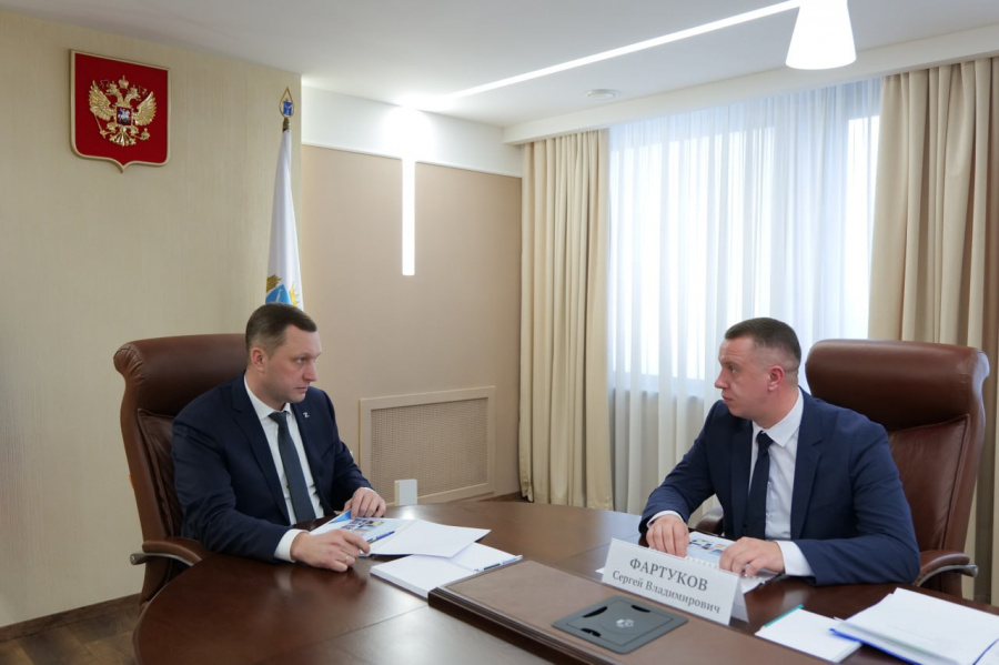 Планы по развитию Лысогорского района в 2025 году обсудили на встрече губернатор Роман Бусаргин и глава муниципалитета Сергей Фартуков