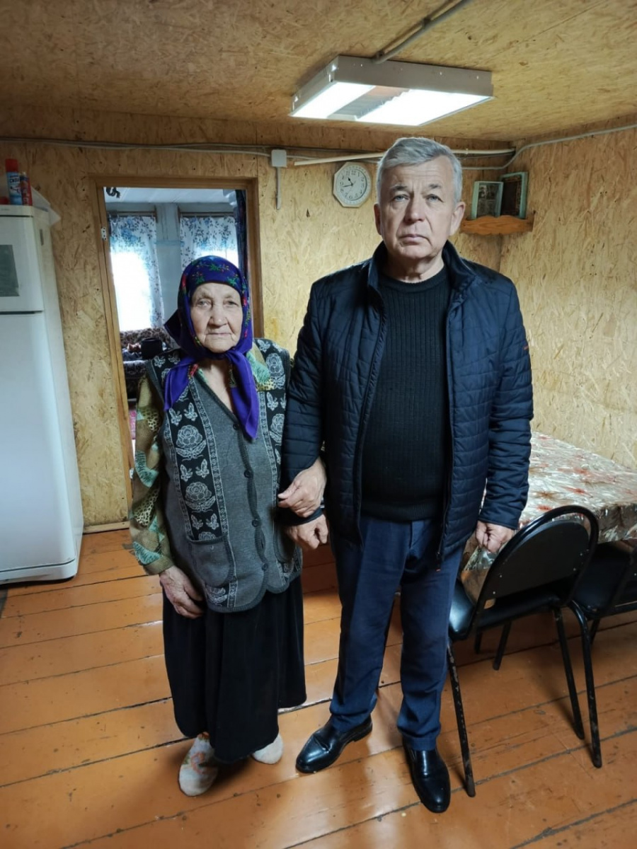В канун праздника Великой Победы глава администрации Шняевского МО Юртаев Ю.Н.навестил тружеников тыла