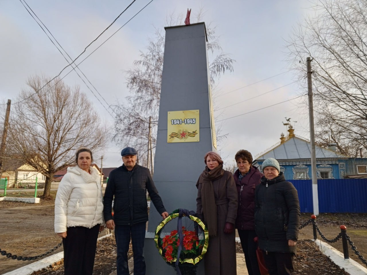 Глава администрации Свободинского муниципального образования Сергей Панкратов принял участие в церемонии возложения цветов к воинским мемориалам