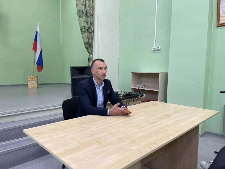 Глава администрации Яковлевского муниципального образования Ринат Тугушев встретился с работниками социальной сферы