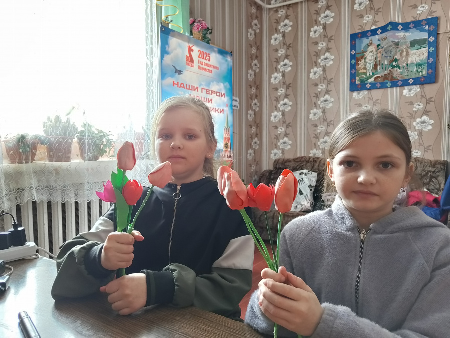 8 марта - радостный и добрый праздник, в этот день хочется порадовать маму и бабушку подарком
