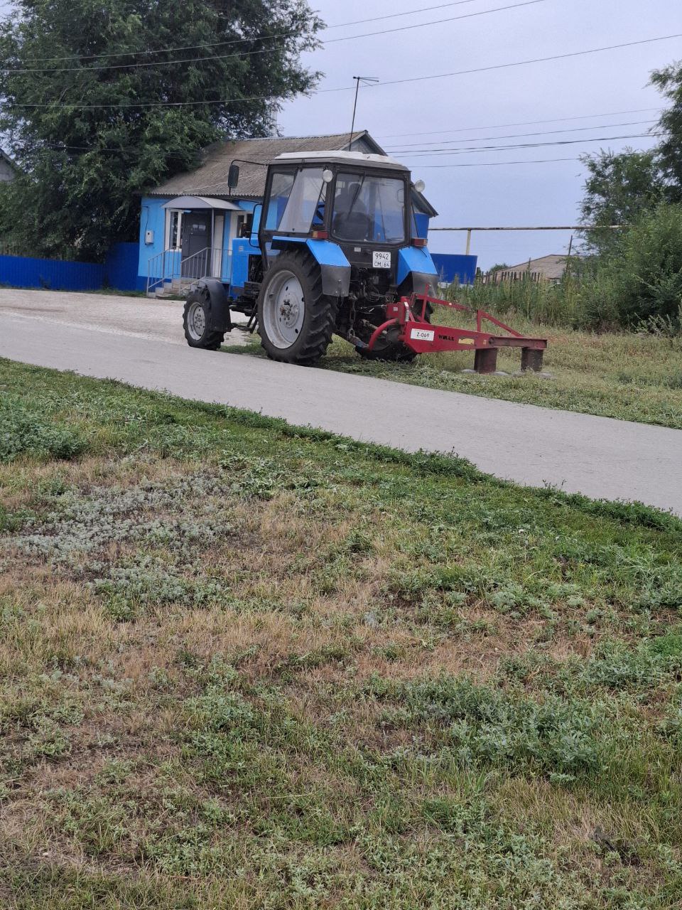 Глава администрации Максимовского муниципального образования Т. П. Брагина проконтролировала обкос общественных территорий в муниципалитете