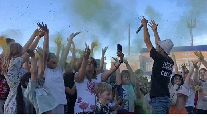 В рамках масштабного Всероссийского проекта «Большие семейные выходные», приуроченного к Году семьи, в Базарном Карабулаке в субботу прошло яркое развлекательное мероприятие для детей и молодёжи