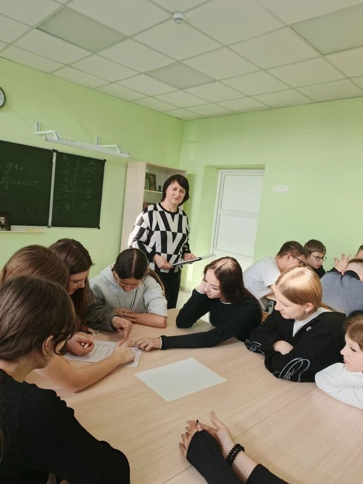 «Великий поэт-Великой России»                                                                        Литературный квиз