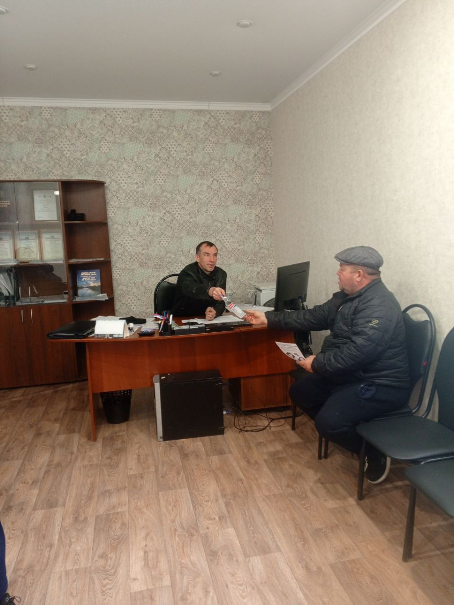 Глава администрации Яковлевского МО Тугушев Ринат Гаясович проводит разъяснительную работу среди населения о возможности службы по контракту Глава администрации Яковлевского МО Тугушев Ринат Гаясович проводит разъяснительную работу среди населения о возможности службы по контракту