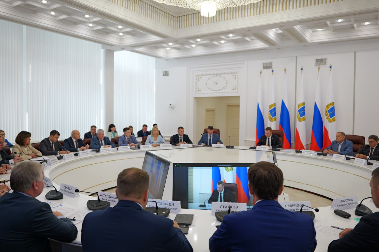 Губернатор Роман Бусаргин провел постоянно действующее совещание с участием зампредов и министров Правительства области, а также глав районов