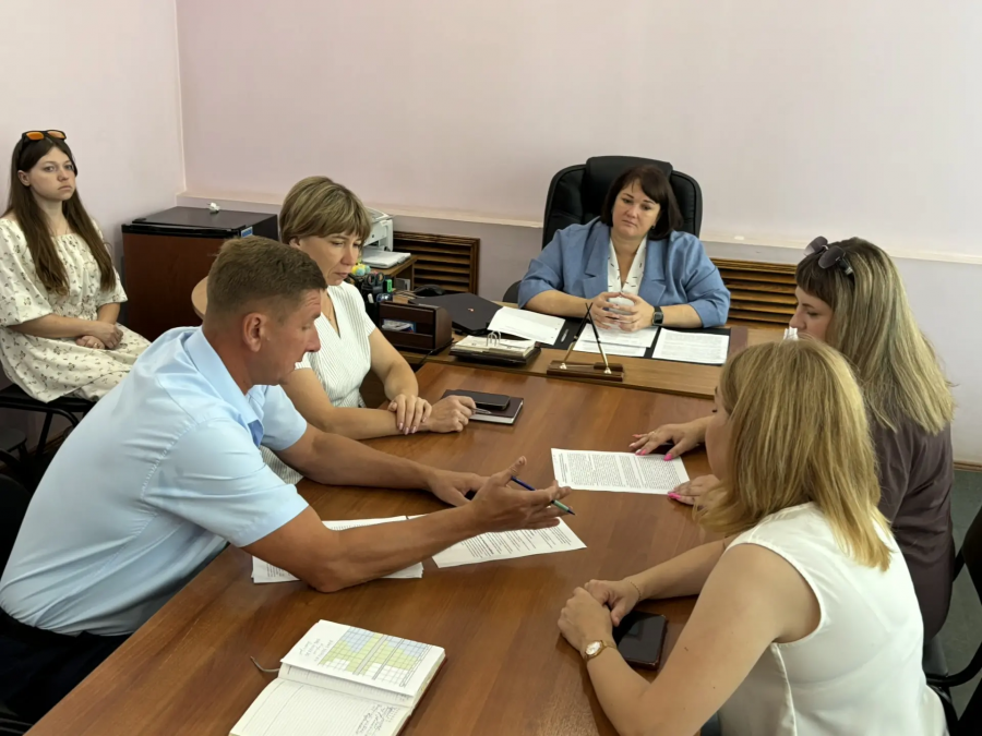 Заместитель главы администрации района по социальной сфере Юлия Евдокимова провела приём граждан в рамках Всероссийской недели правовой помощи по вопросам защиты интересов семьи 