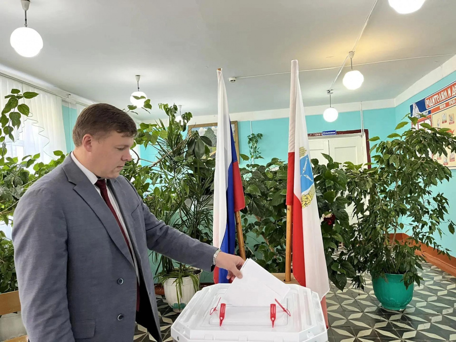 Глава района Андрей Кушнарёв проголосовал на выборах депутатов Государственной Думы РФ IX созыва