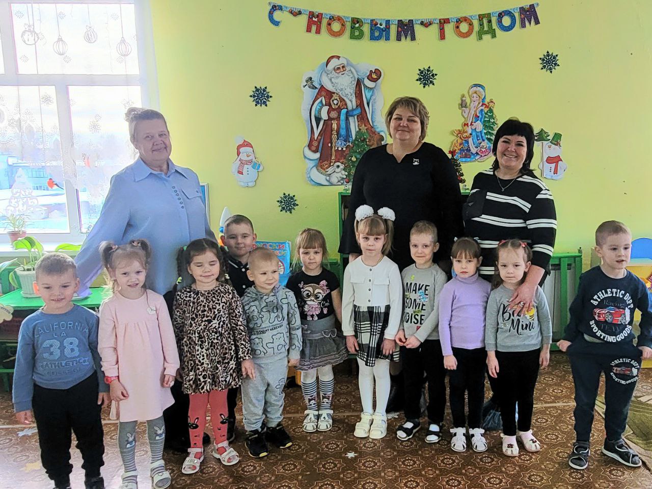 Сегодня глава района Наталья Трошина посетила детский сад "Теремок", который в этом году стал участником региональной программы по ремонту дошкольных учреждений