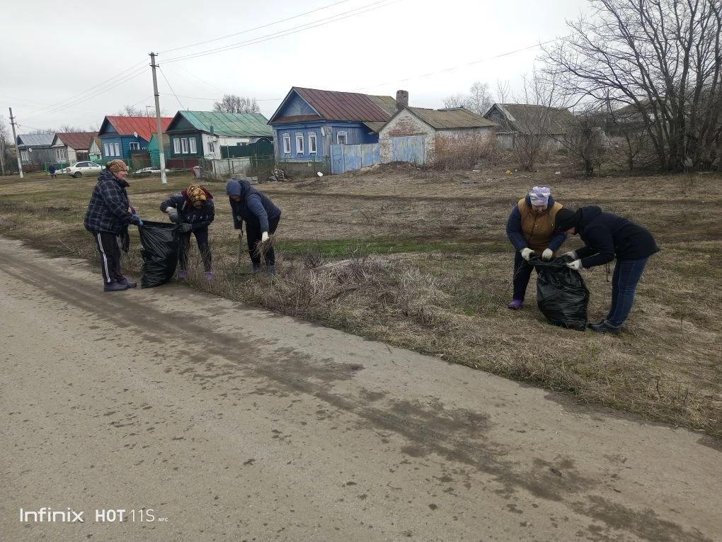 Глава администрации Липовского МО Ольга Быкова контролирует ход месячника по благоустройству