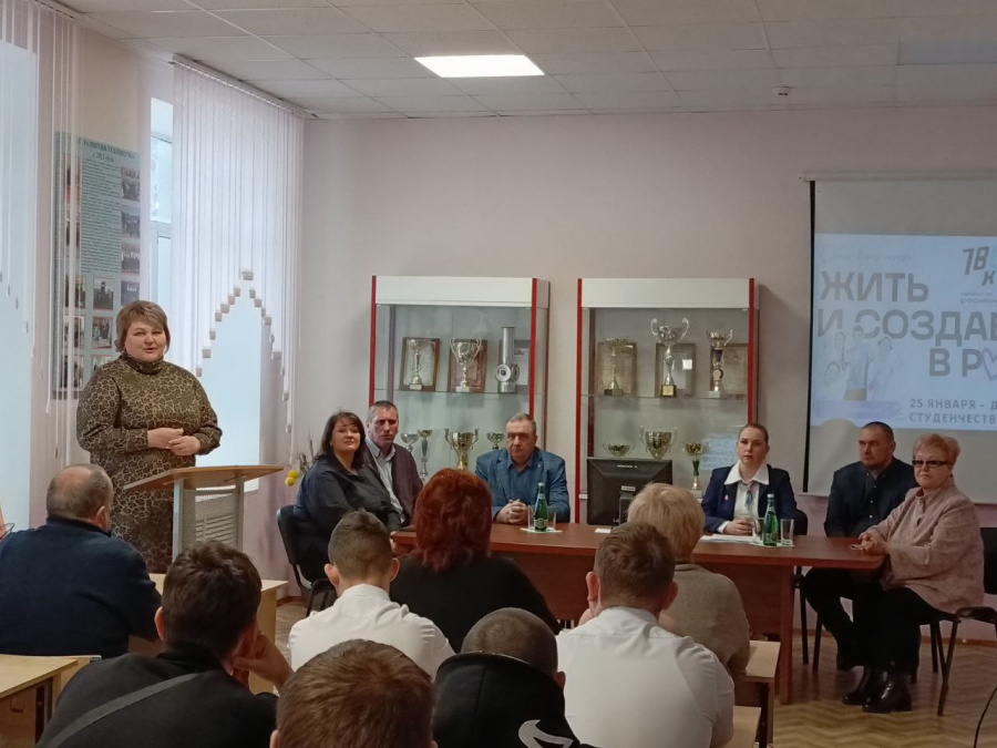Сегодня глава района Н.В. Трошина посетила одно из учреждений района, которое многие десятилетия является его визитной карточкой и кузницей кадров для сельскохозяйственной и других отраслей нашего края, а также других субъектов большой страны Сегодня глава района Н.В. Трошина посетила одно из учреждений района, которое многие десятилетия является его визитной карточкой и кузницей кадров для сельскохозяйственной и других отраслей нашего края, а также других субъектов большой страны
