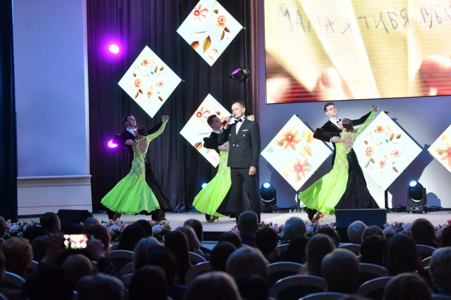 В правительстве Саратовской области состоялось торжественное мероприятие, посвященное Международному женскому дню