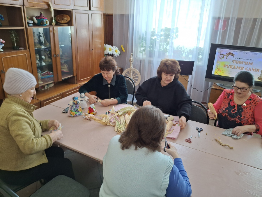 СОХРАНЯЕМ ТРАДИЦИИ. В ДОМЕ КУЛЬТУРЫ СЕЛА АЛЕКСЕЕВКА ПРОШЕЛ МАСТЕР-КЛАСС ПО ИЗГОТОВЛЕНИЮ КУКЛЫ ИЗ ТАЛАША