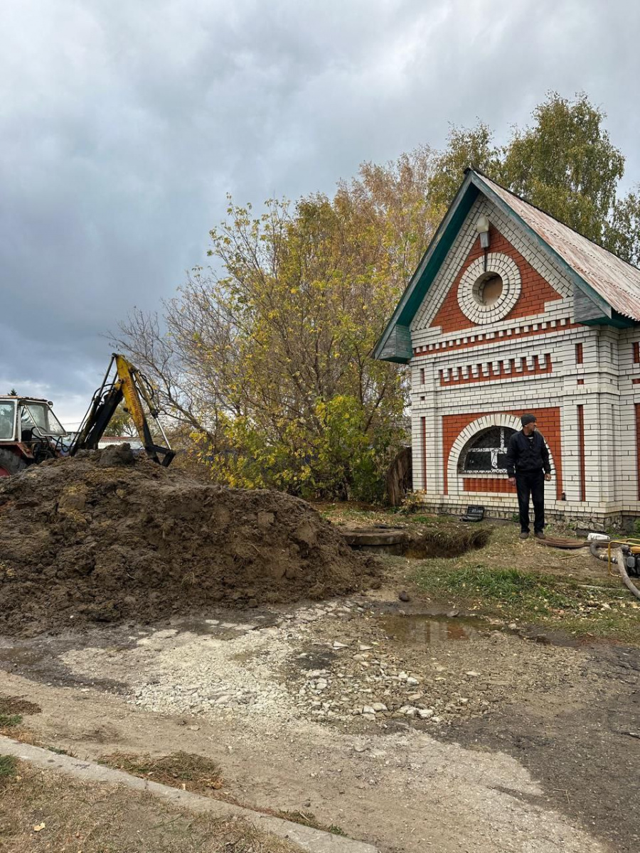 В  Старобурасском муниципальном образовании, под руководством главы администрации Р.А. Кудашева, сотрудники ООО "Феникс" провели ремонтные работы на водопроводе