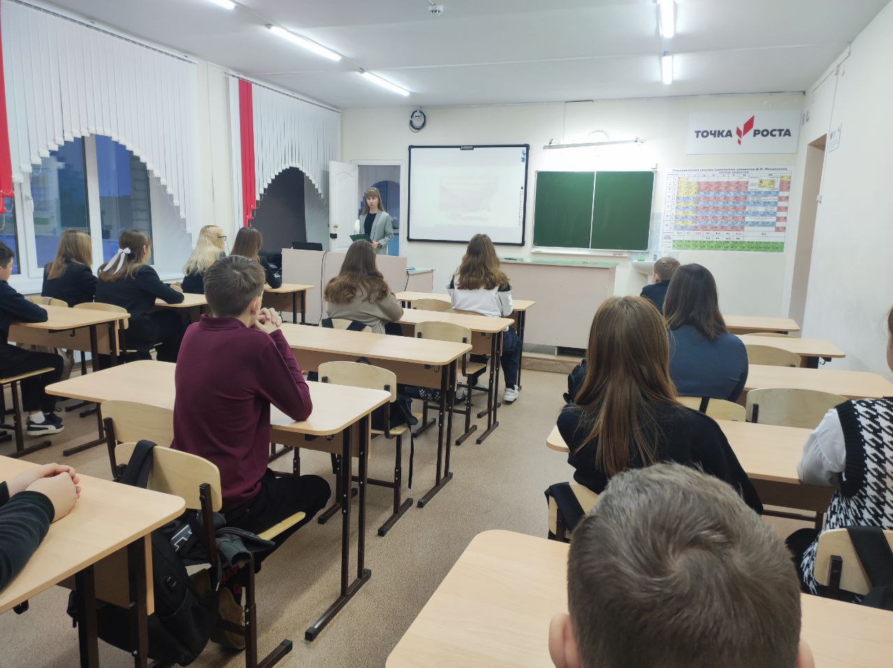 Специалист по работе с молодежью администрации Базарно-Карабулакского района Серова П.И. провела патриотический час «По страницам блокадного Ленинграда» в СОШ №1