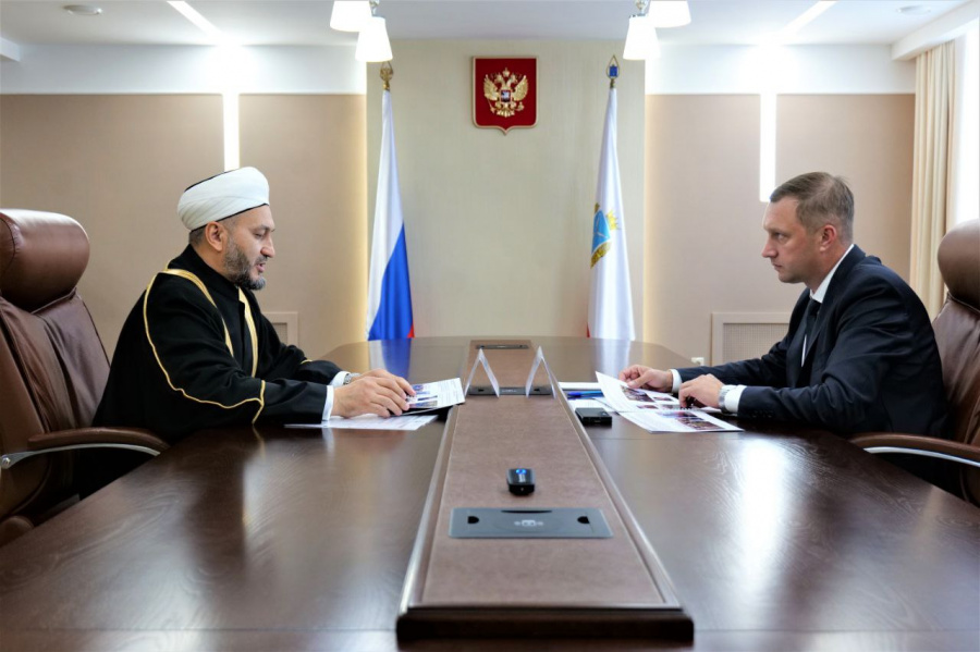 Губернатор Роман Бусаргин встретился с муфтием Саратовской области Расимом Кузяхметовым