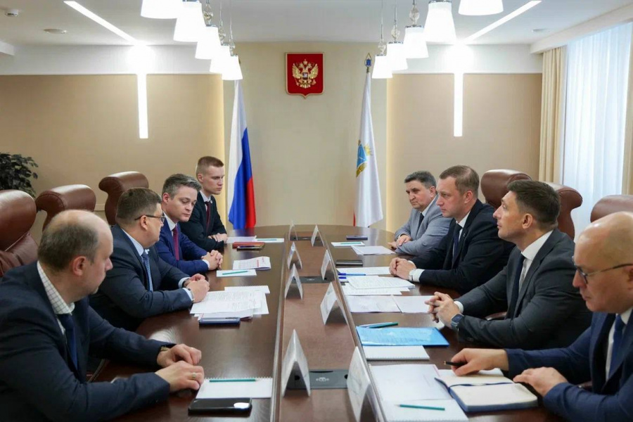Губернатор Роман Бусаргин провел встречу с генеральным директором АНО «Инновационный инжиниринговый центр» Николаем Колпаковым и генеральным директором АНО «Центр поддержки инжиниринга и инноваций» Павлом Дворниченко