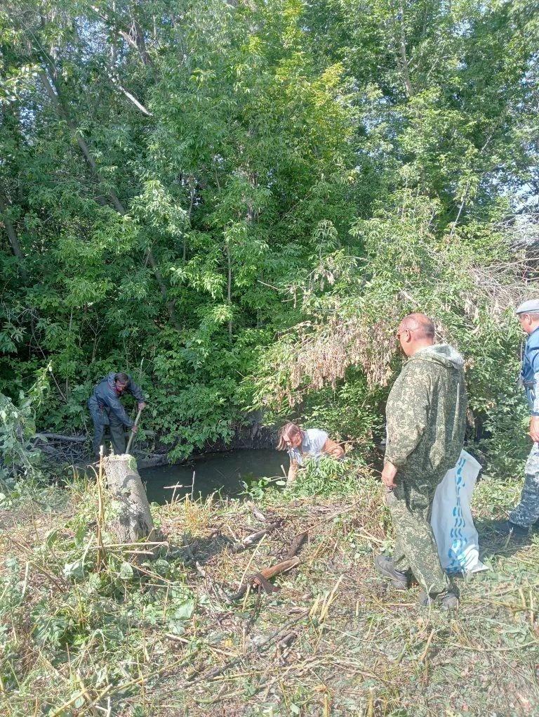 Глава администрации Свободинского муниципального образования Сергей Панкратов организовал работы по очистке пожарного водозабора в с. Казанла