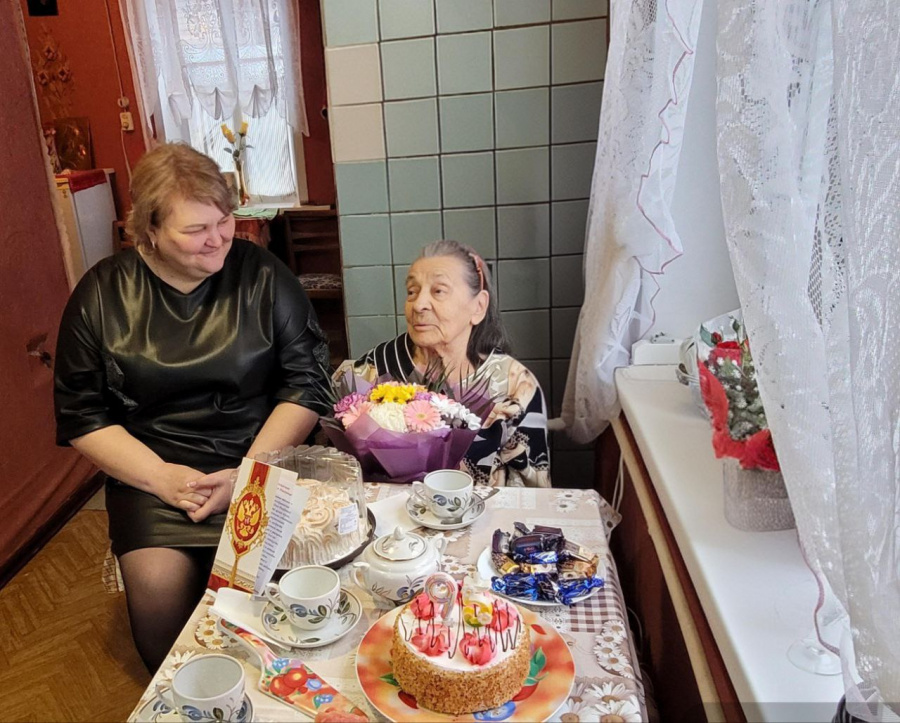 Глава района Наталья Трошина поздравила долгожительницу района