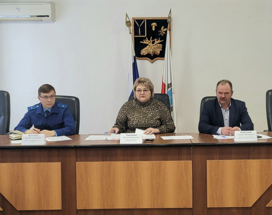 Глава района Н.В. Трошина сегодня провела постоянно действующее совещание, в котором приняли участие прокурор района М.А. Бутенко, председатель Собрания района А.В. Анисимов, руководители и представители организаций и учреждений района Глава района Н.В. Трошина сегодня провела постоянно действующее совещание, в котором приняли участие прокурор района М.А. Бутенко, председатель Собрания района А.В. Анисимов, руководители и представители организаций и учреждений района