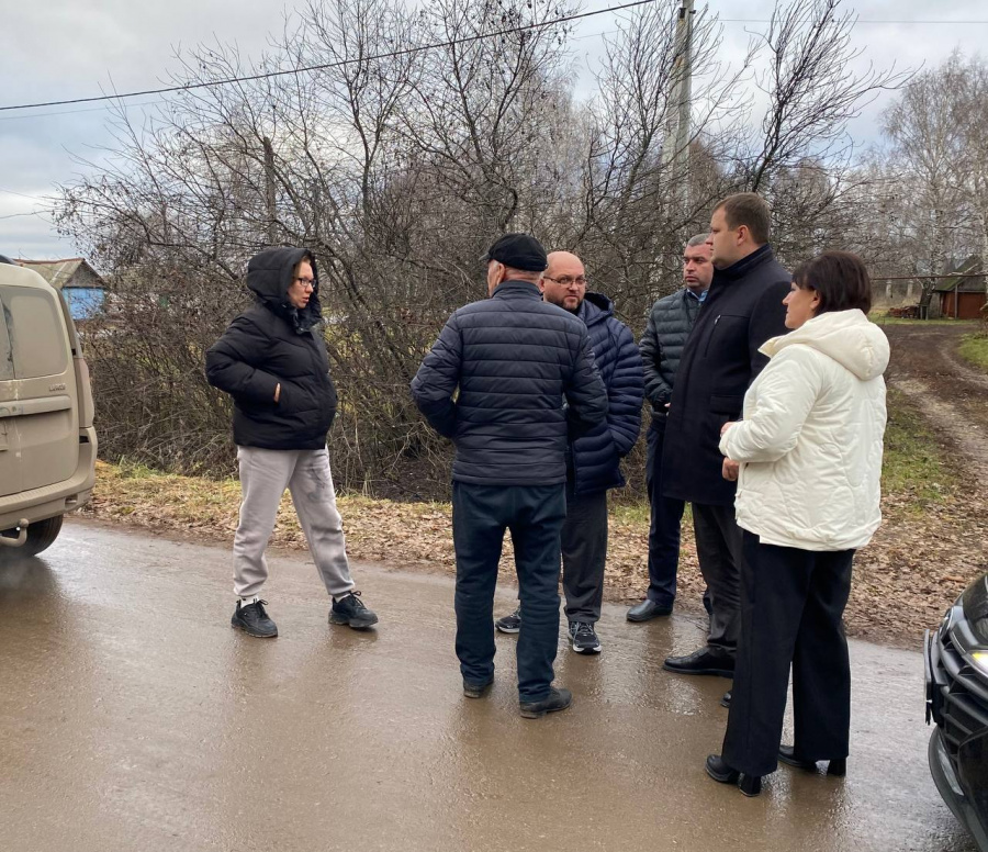 По итогам проведённой встречи с жителями села Старые Бурасы глава района Артём Курочкин выехал на проблемные объекты, о которых шла речь По итогам проведённой встречи с жителями села Старые Бурасы глава района Артём Курочкин выехал на проблемные объекты, о которых шла речь