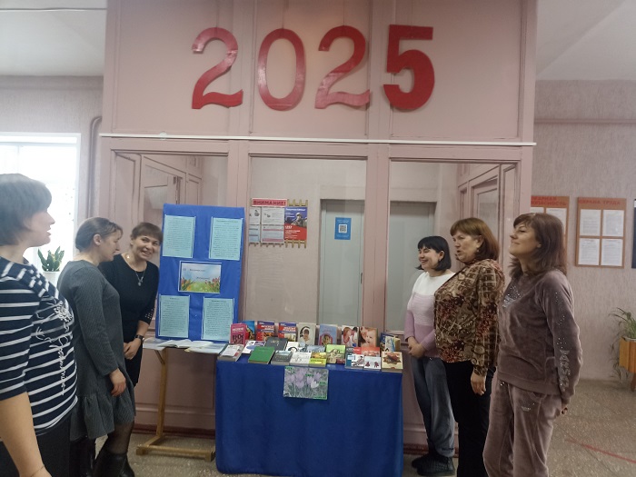 "8 женских имён"                                                                                                                         Литературная гостиная