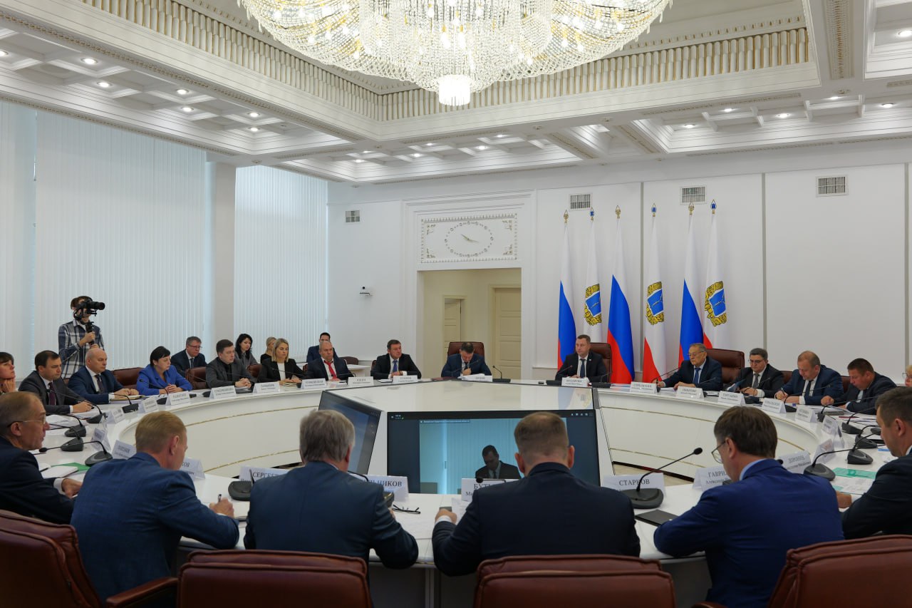 Губернатор Роман Бусаргин провел постоянно действующее совещание с зампредами правительства, министрами и главами районов